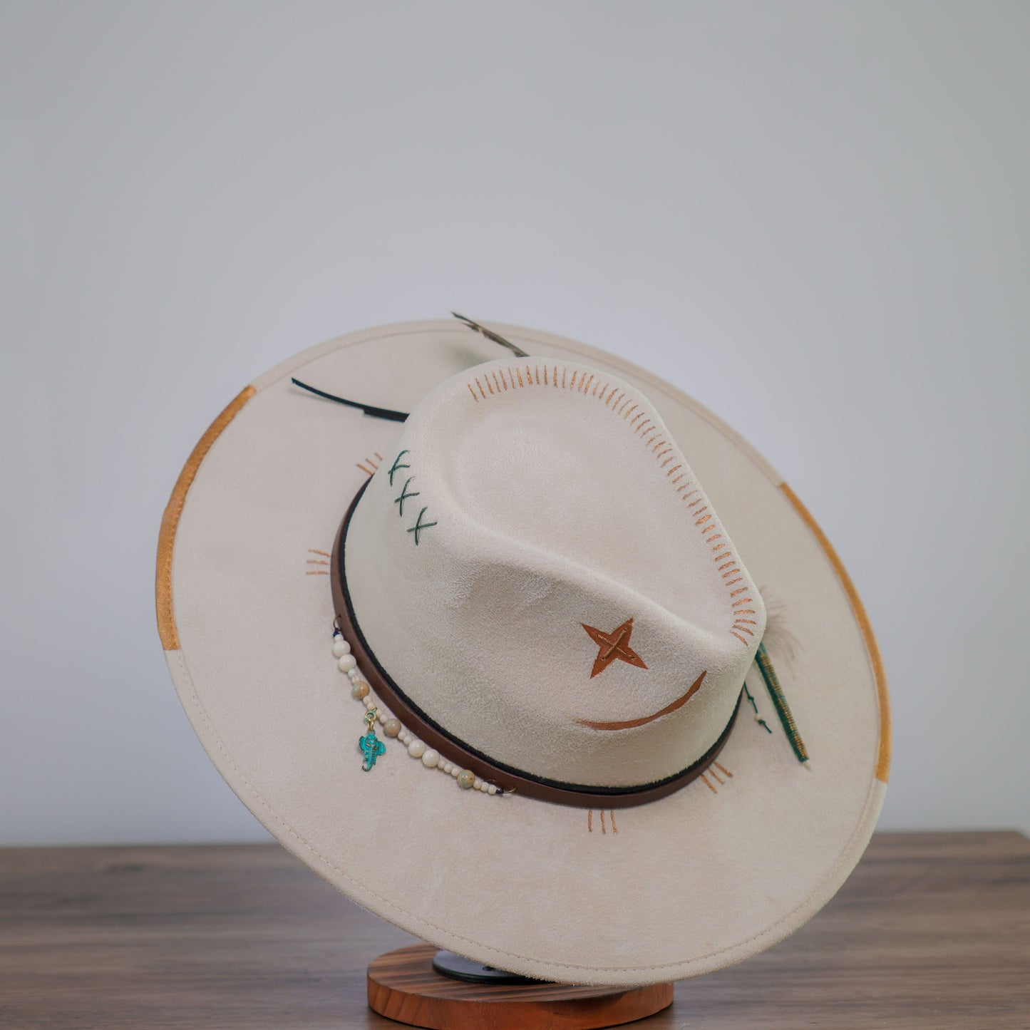 Aukala Hat L White Elefante Brim Hat - White