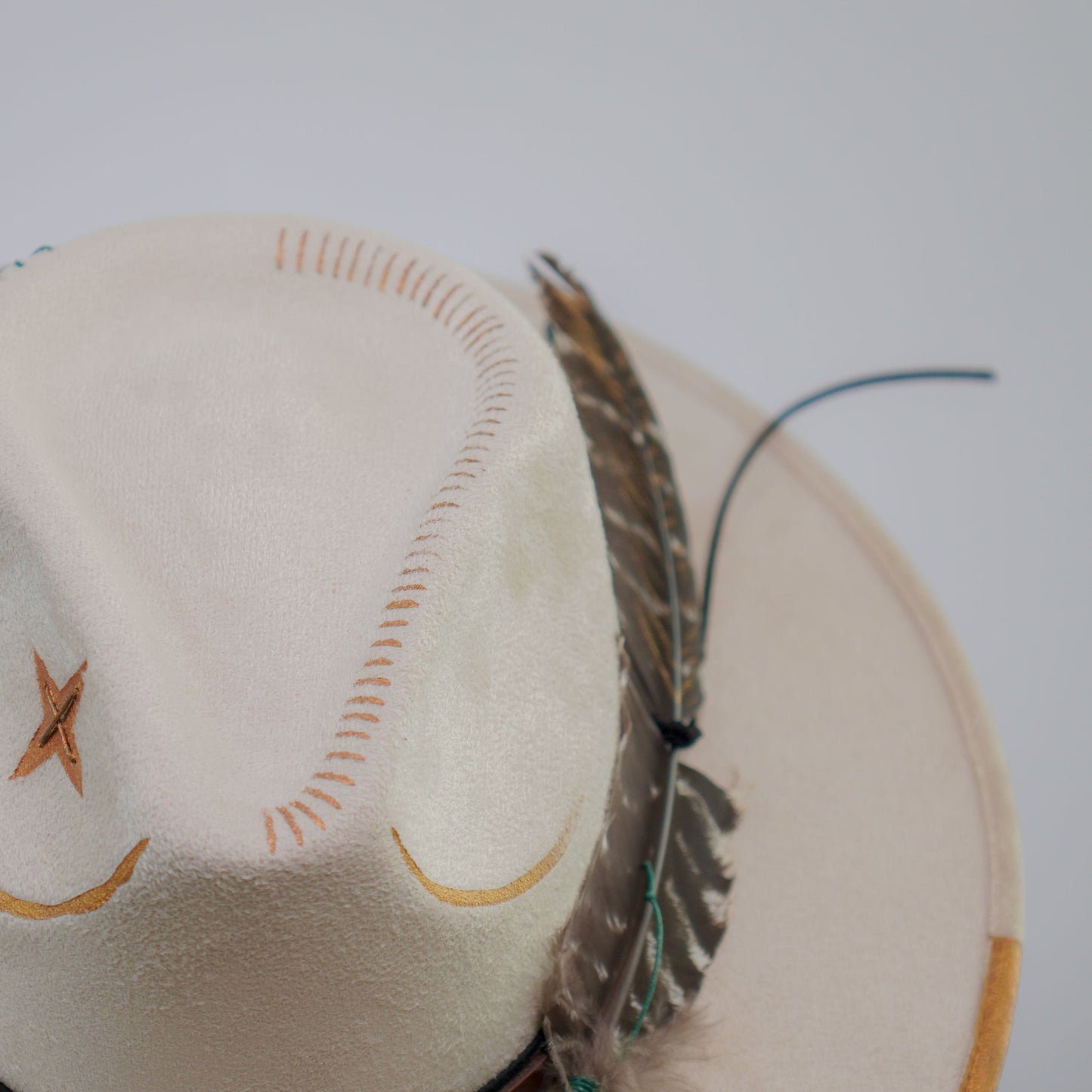 Aukala Hat L White Elefante Brim Hat - White
