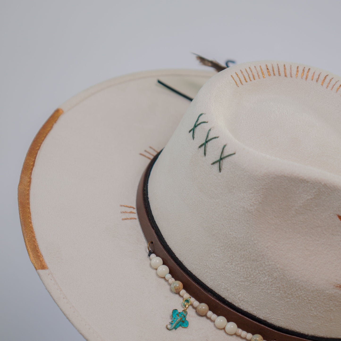 Aukala Hat L White Elefante Brim Hat - White