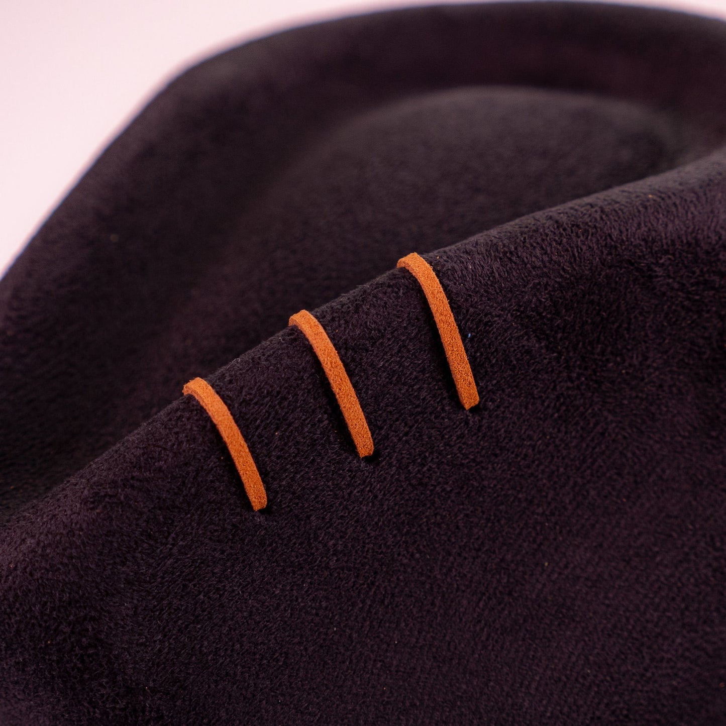 Aukala Hat Sombra del Águila – Black Suede Fedora with Leather Accents & Feather Detail