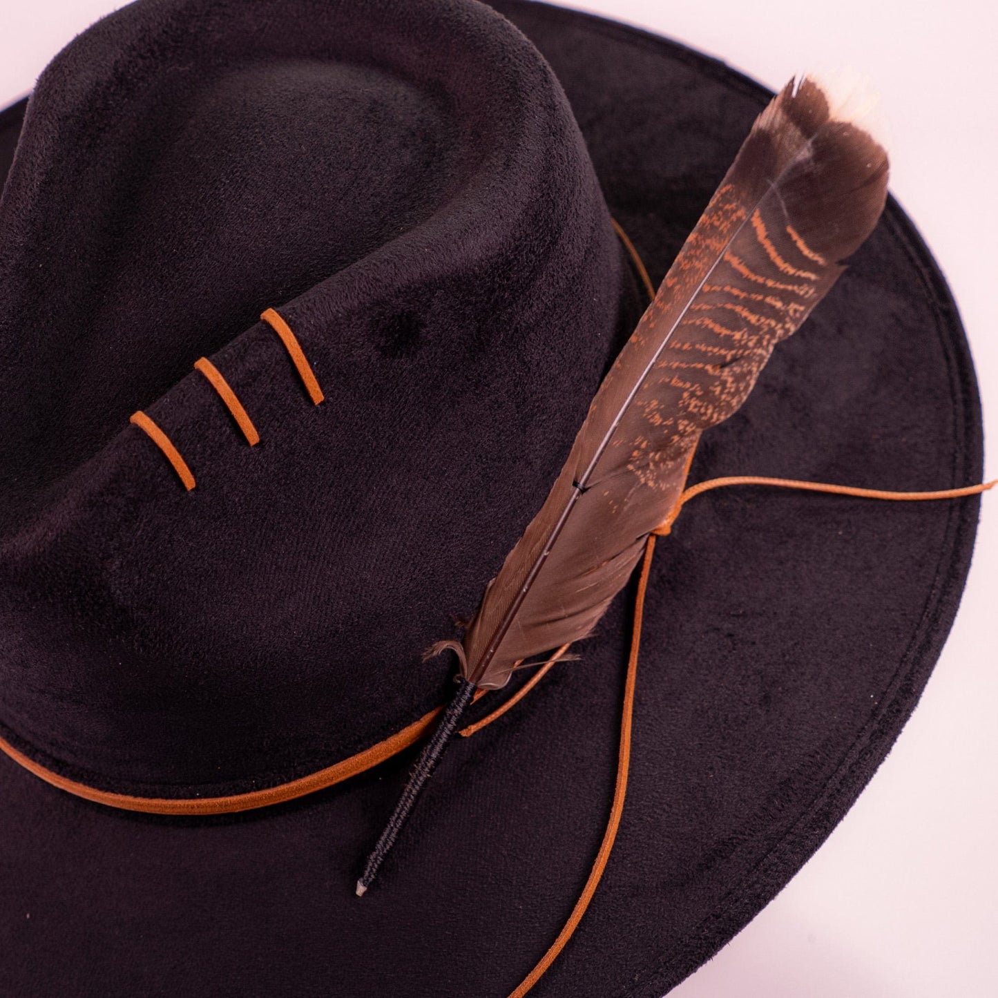 Aukala Hat Sombra del Águila – Black Suede Fedora with Leather Accents & Feather Detail