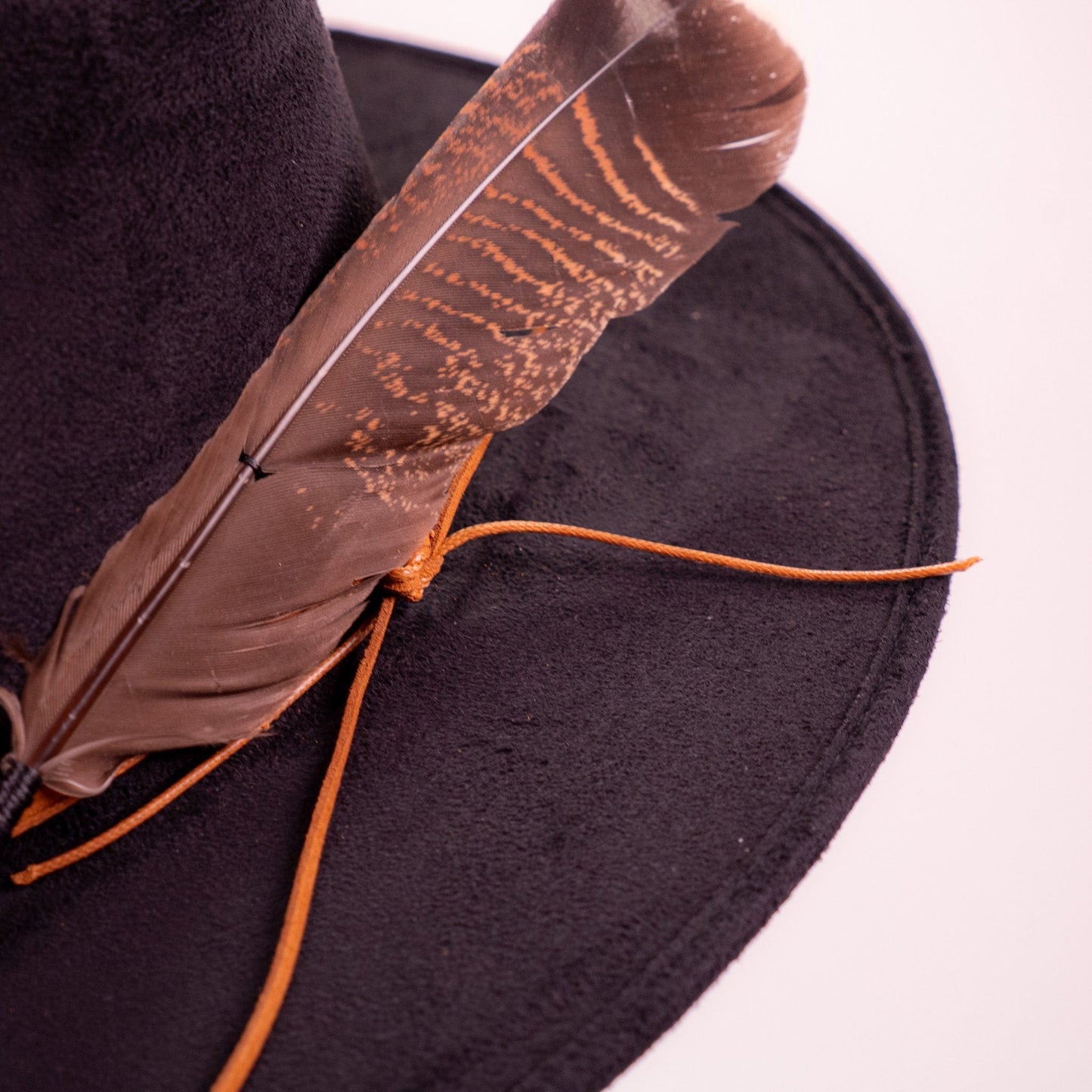 Aukala Hat Sombra del Águila – Black Suede Fedora with Leather Accents & Feather Detail