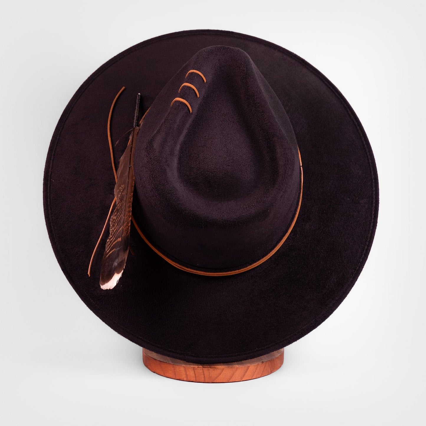 Aukala Hat Sombra del Águila – Black Suede Fedora with Leather Accents & Feather Detail