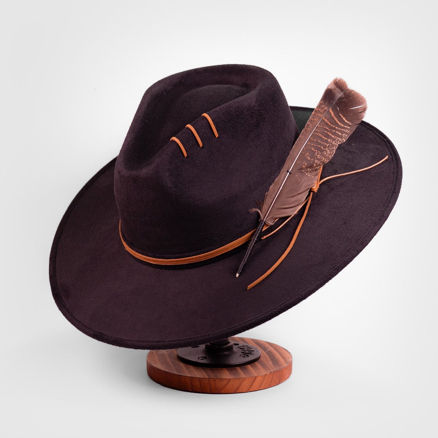 Aukala Hat Sombra del Águila – Black Suede Fedora with Leather Accents & Feather Detail
